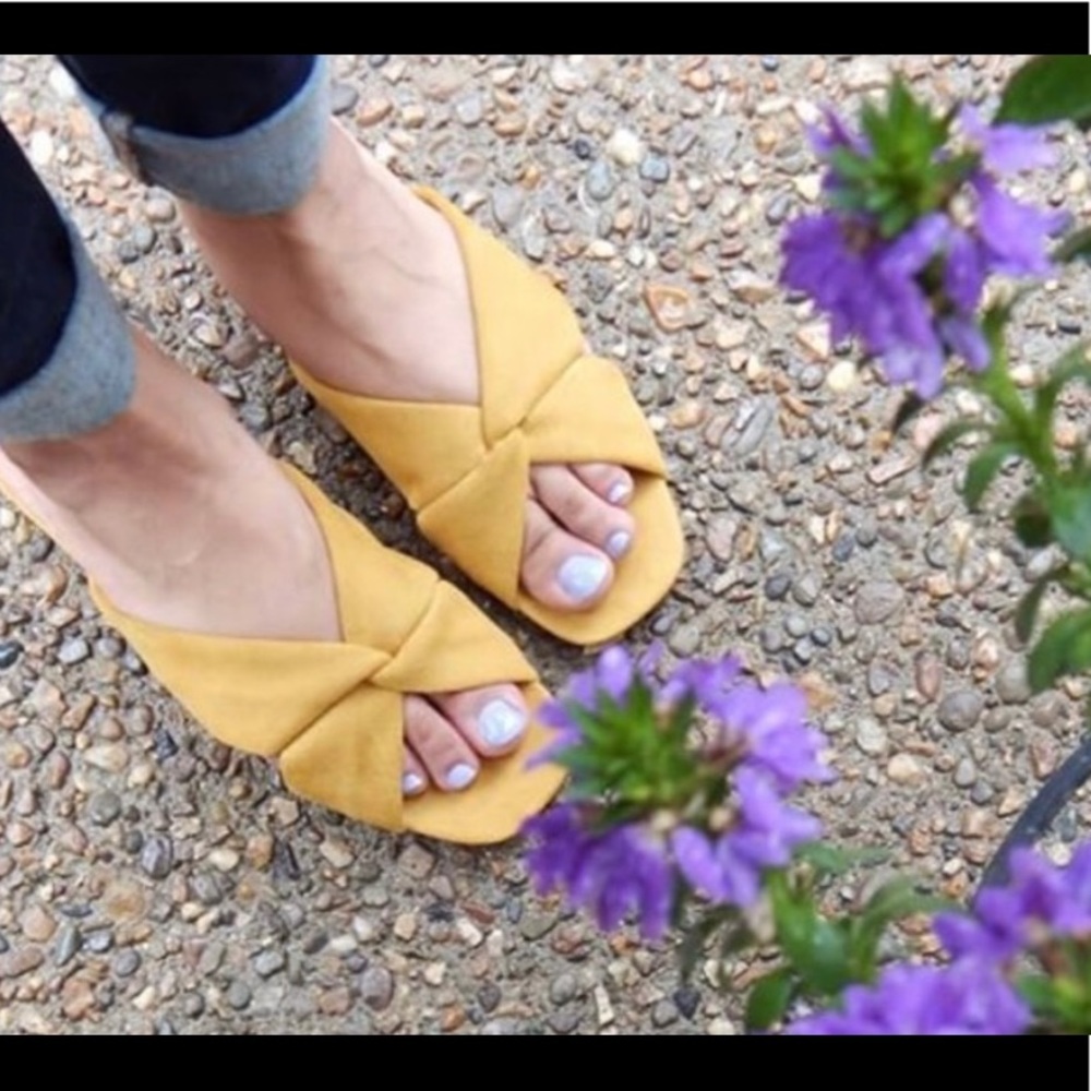 Dulce vita  sandals size 6 NEW color mustard